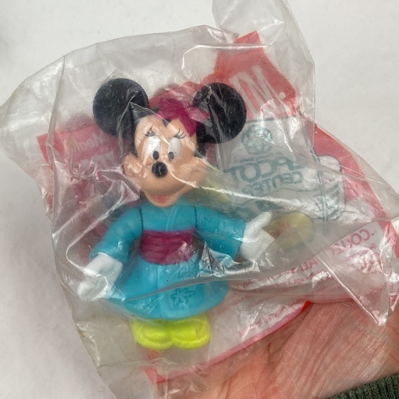 Vintage 1993 Epcot Center adventure at Disney World Minnie in Japan new in bag - Picture 7 of 7